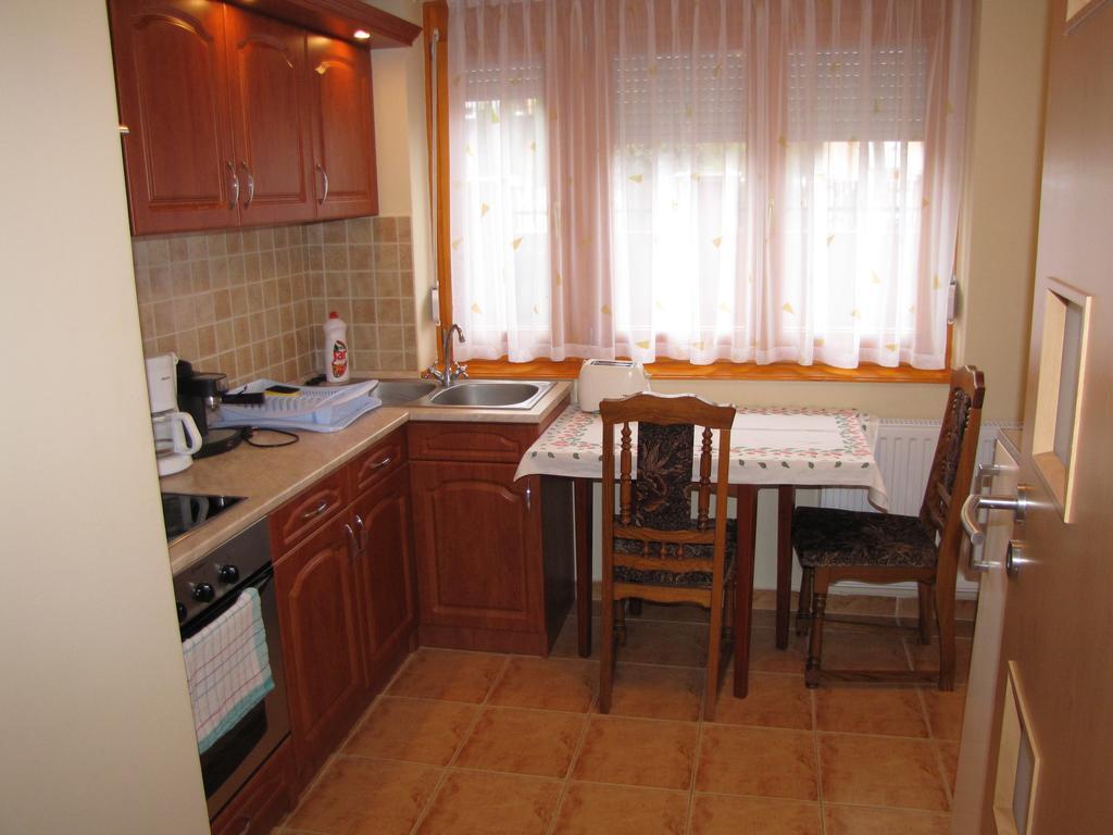 Zoli Apartmanok-Brody 51-53 Hajduszoboszlo Exterior photo