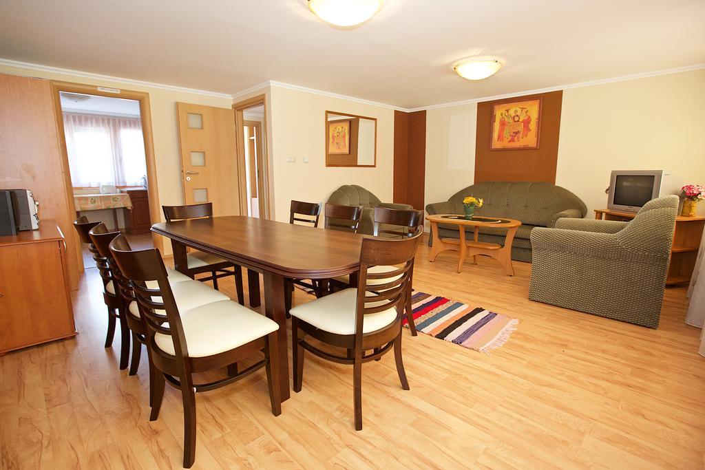Zoli Apartmanok-Brody 51-53 Hajduszoboszlo Exterior photo