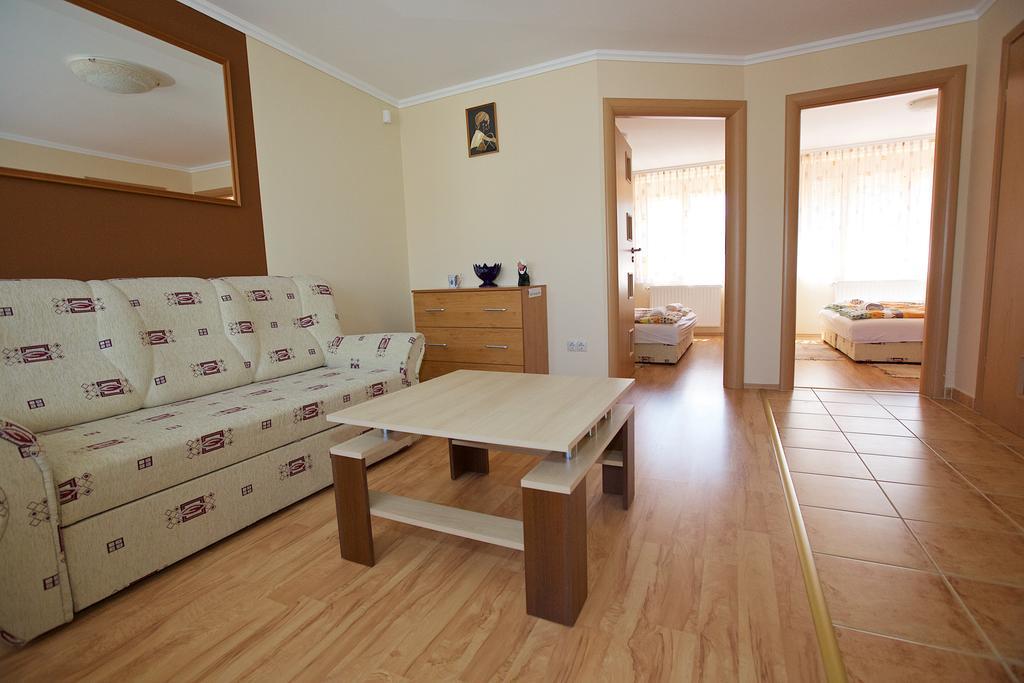 Zoli Apartmanok-Brody 51-53 Hajduszoboszlo Exterior photo