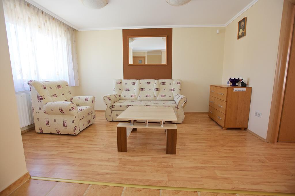 Zoli Apartmanok-Brody 51-53 Hajduszoboszlo Exterior photo