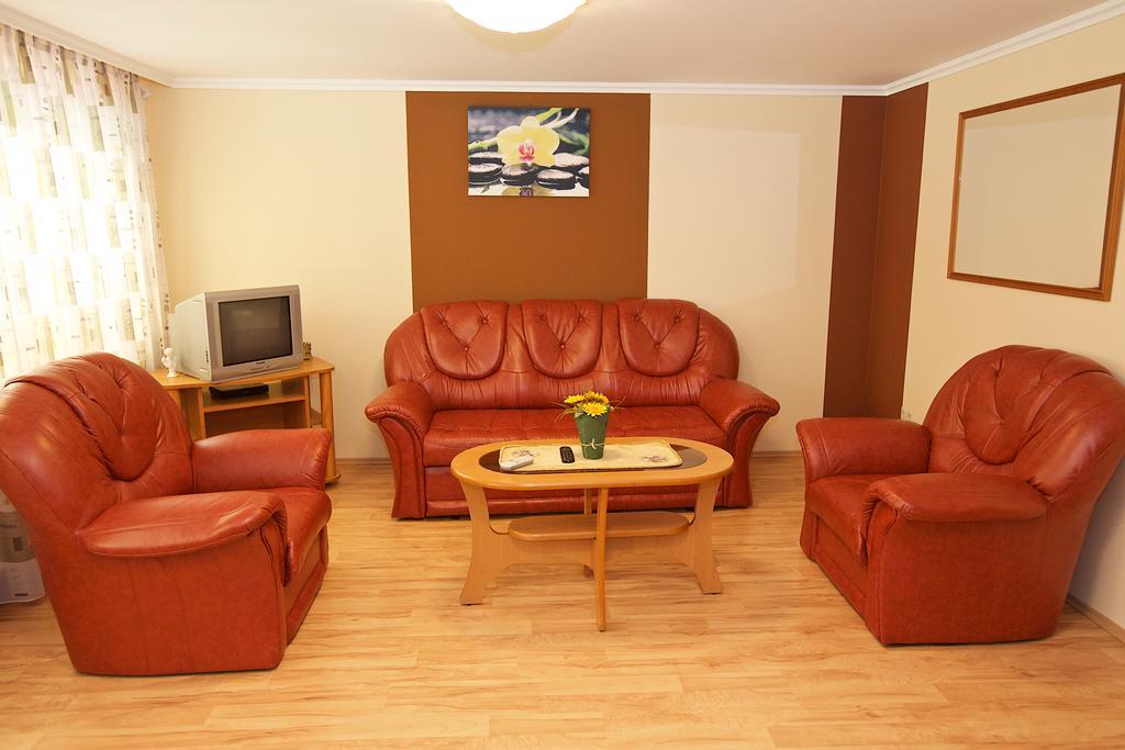Zoli Apartmanok-Brody 51-53 Hajduszoboszlo Exterior photo