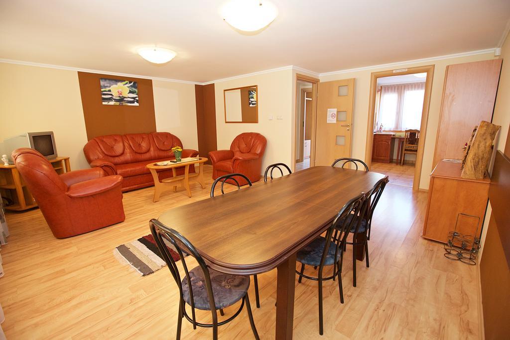 Zoli Apartmanok-Brody 51-53 Hajduszoboszlo Exterior photo