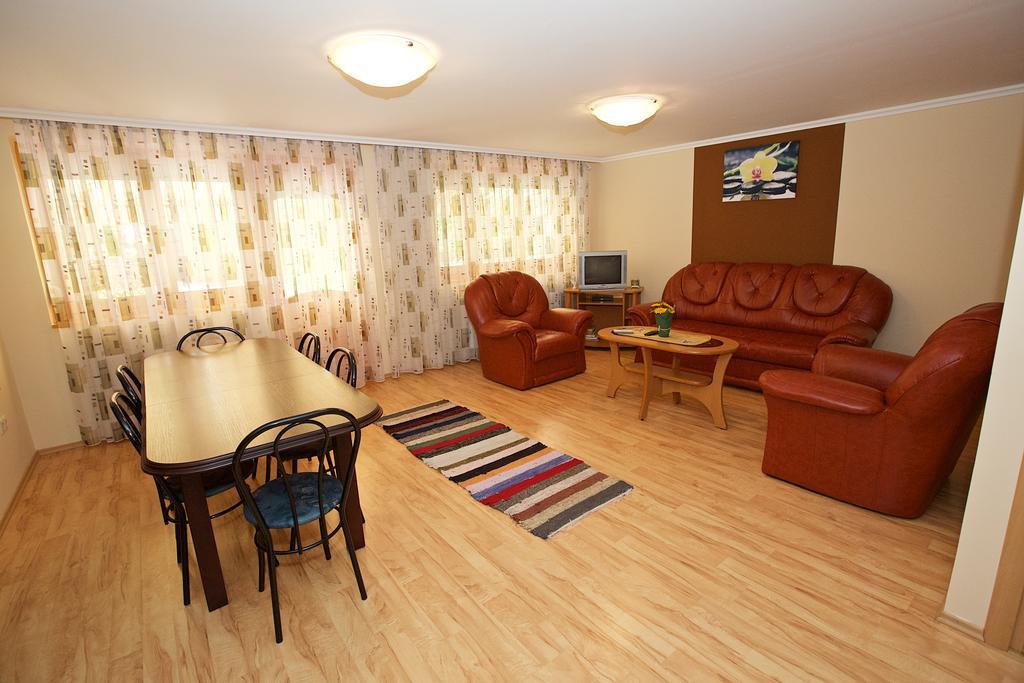 Zoli Apartmanok-Brody 51-53 Hajduszoboszlo Exterior photo