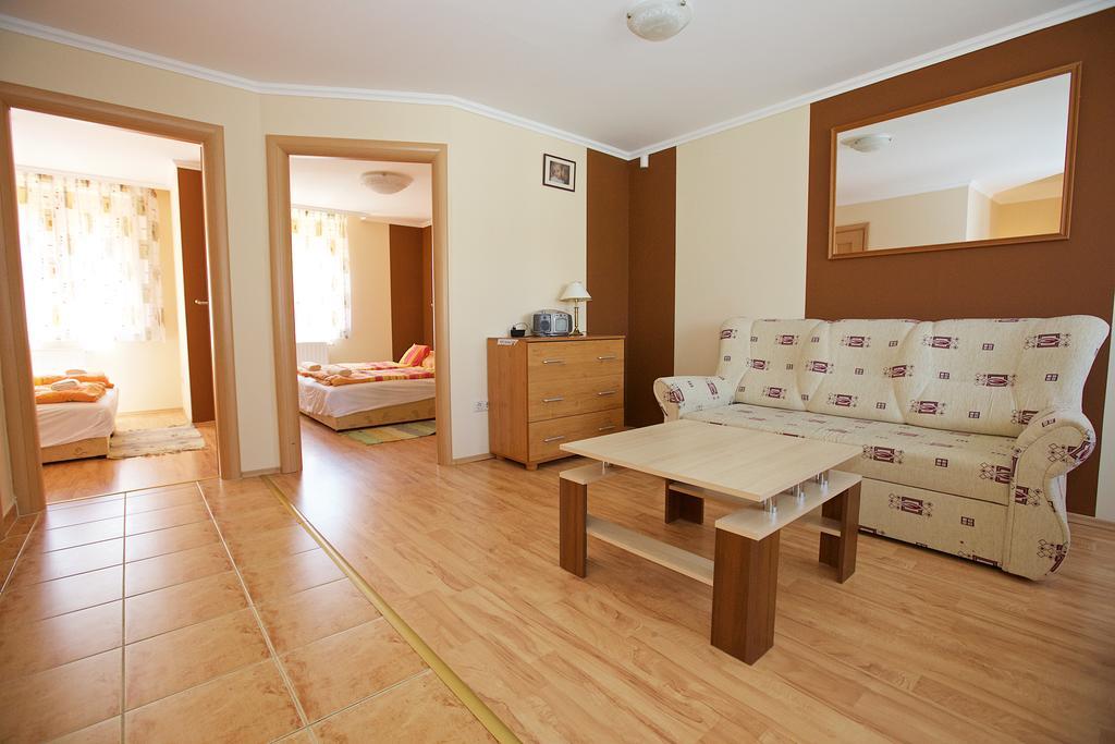 Zoli Apartmanok-Brody 51-53 Hajduszoboszlo Exterior photo