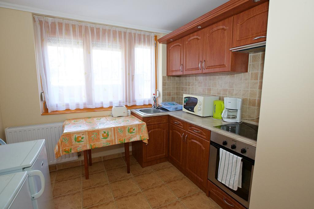 Zoli Apartmanok-Brody 51-53 Hajduszoboszlo Exterior photo
