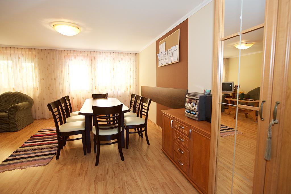 Zoli Apartmanok-Brody 51-53 Hajduszoboszlo Exterior photo