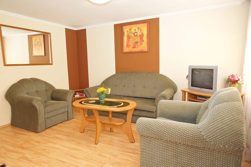Zoli Apartmanok-Brody 51-53 Hajduszoboszlo Exterior photo