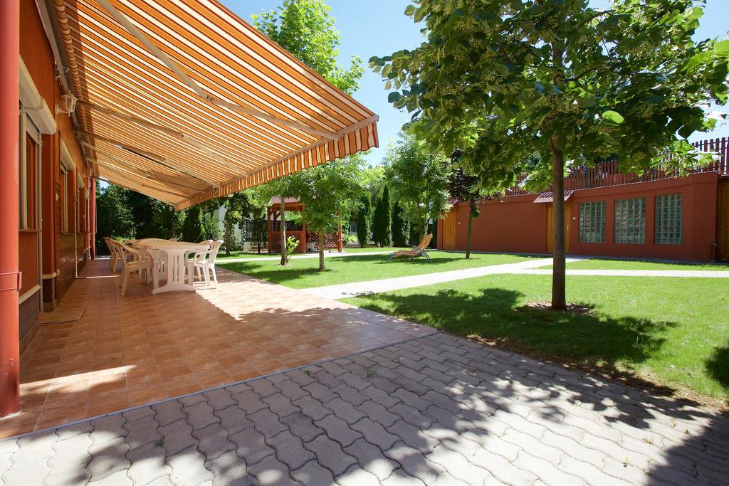 Zoli Apartmanok-Brody 51-53 Hajduszoboszlo Exterior photo