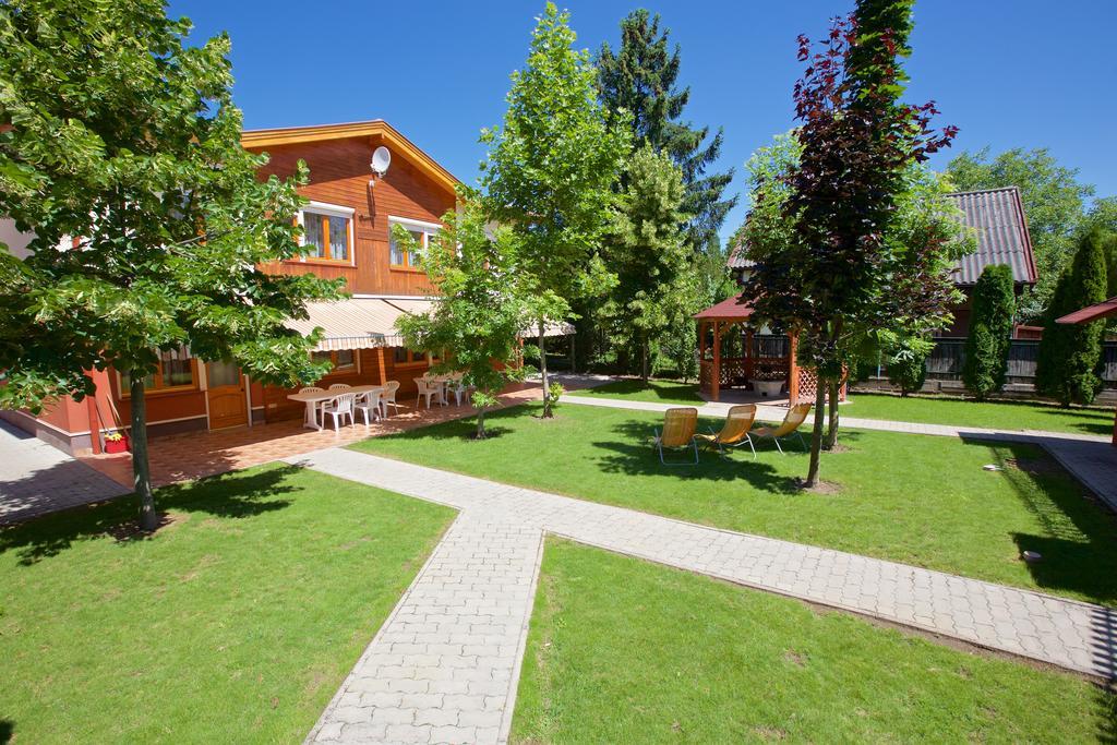 Zoli Apartmanok-Brody 51-53 Hajduszoboszlo Exterior photo
