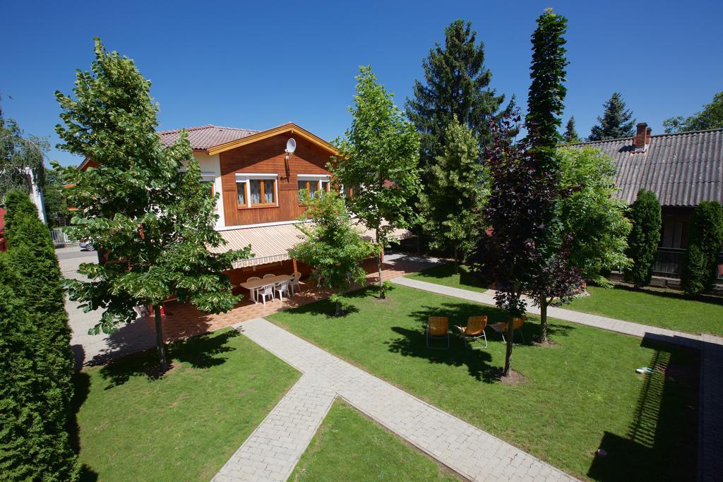 Zoli Apartmanok-Brody 51-53 Hajduszoboszlo Exterior photo